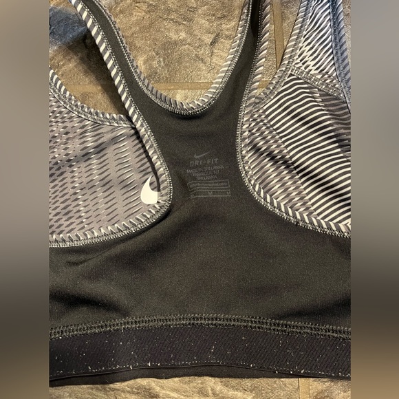 Nike Pro Sports Bra- medium - Picture 3 of 3